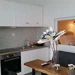 Abelomilos Exclusive דירה אימרוביגלי