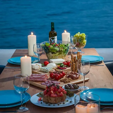 Abelomilos Exclusive