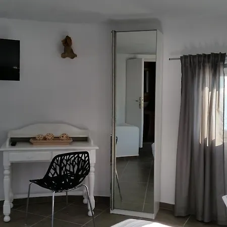 Abelomilos Exclusive Apartment Imerovigli (Santorini)